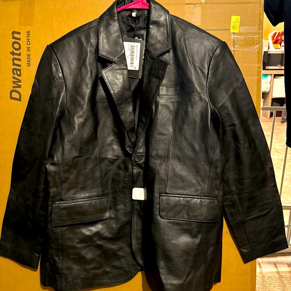 A real lether two button jacket for men’s!